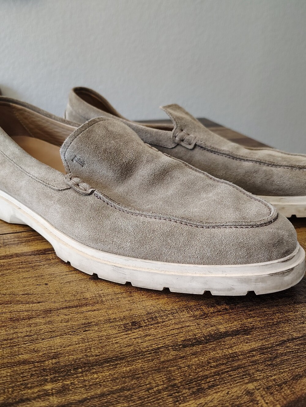 Tod's Mens US 9.5 M Driving Loafers Biege  Slip On Shoes